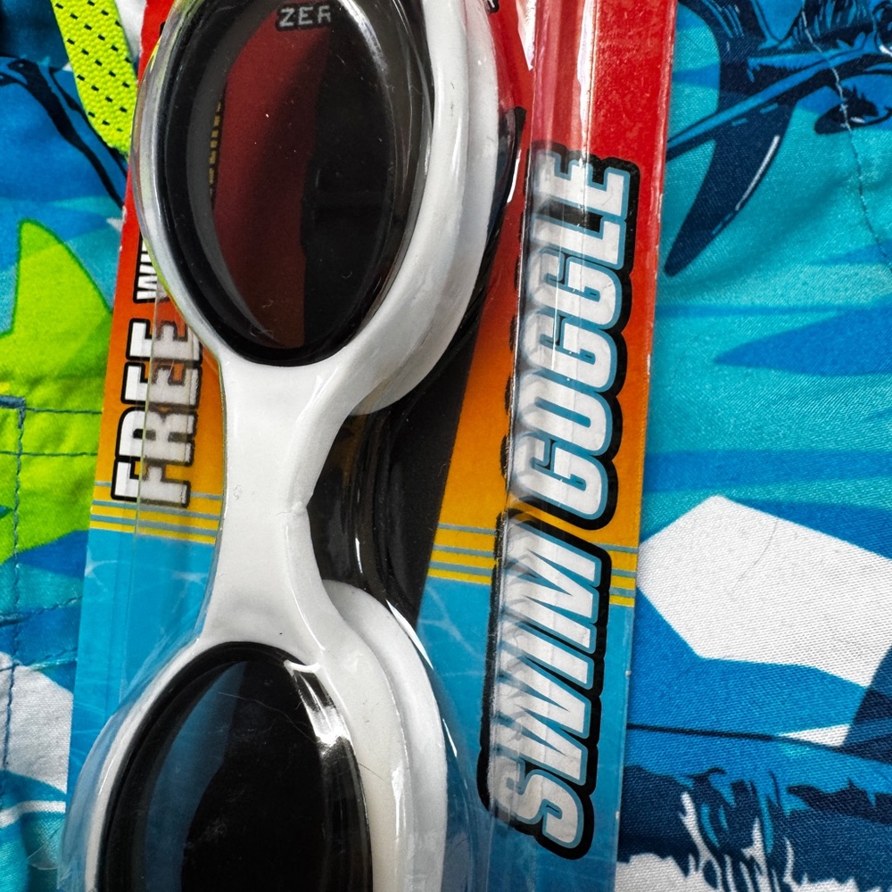 NWT Kids Shark Swim Trunks & Goggles Boys Sz 4 - 5   50 UV protect NEW. - Picture 8 of 14